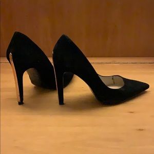 Black Zara stiletto pumps with gold detailing